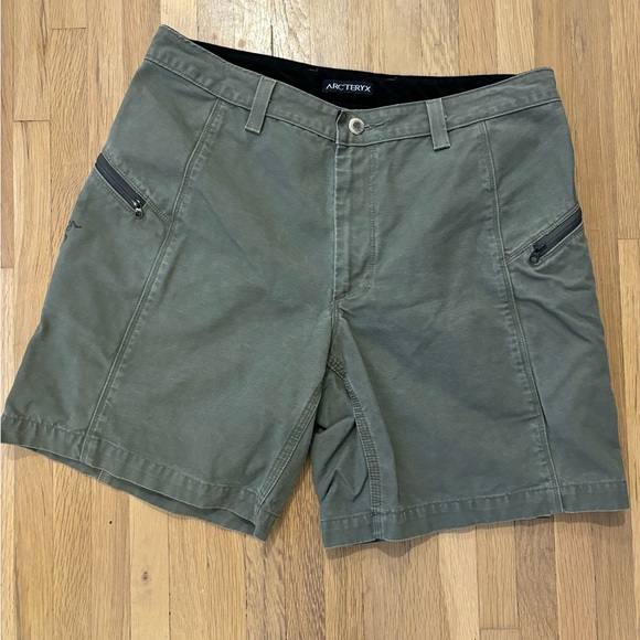 Arc’teryx Hiking Shorts - Picture 1 of 6